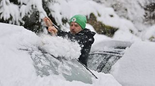 Meteorologové zpřísnili výstrahu: Do neděle napadne víc sněhu, než se čekalo
